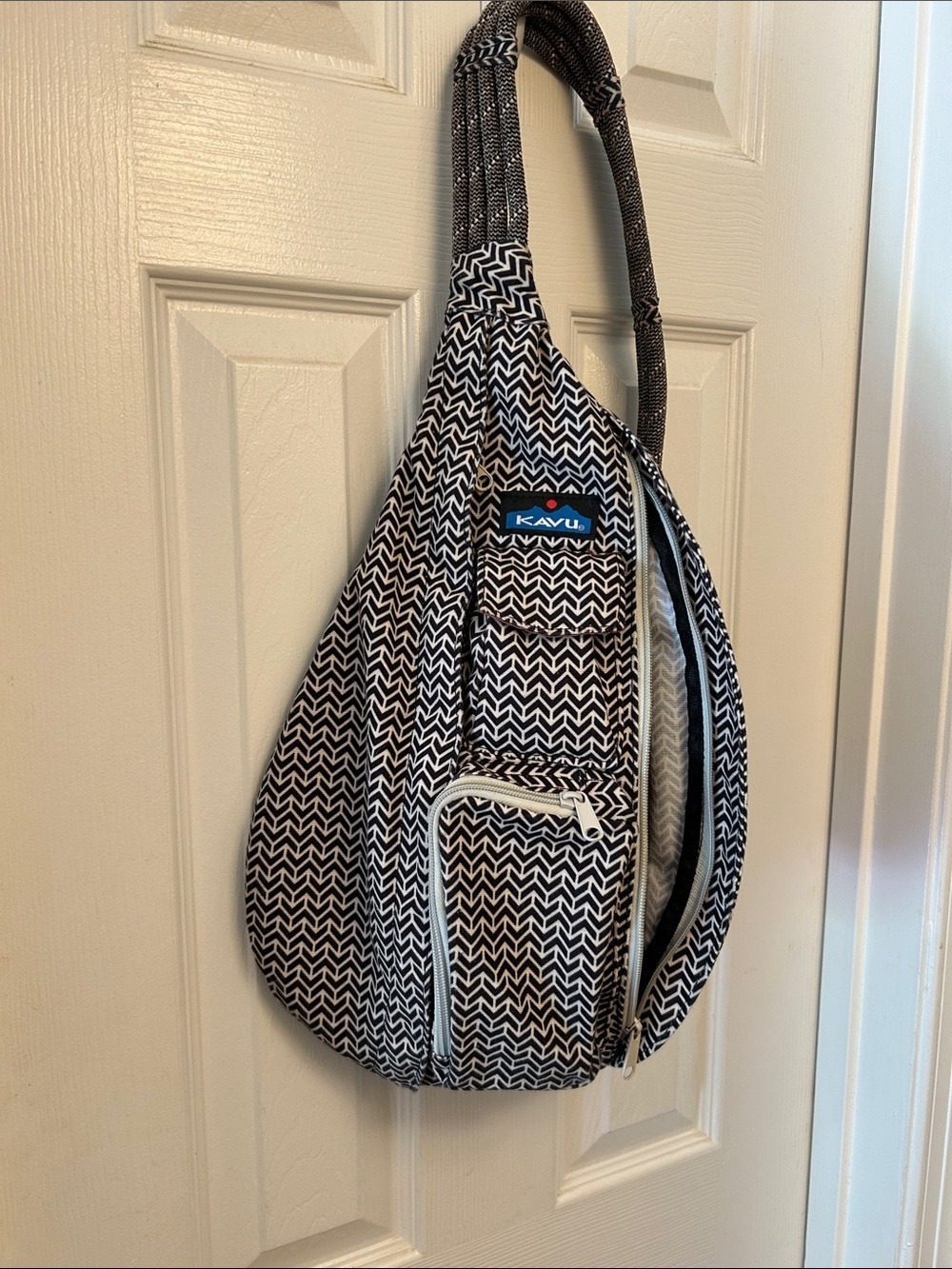 Kavu Original Rope Bag in Black & White Chevron Geometric Pattern